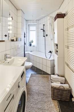 Badezimmer 4.OG - **Verkauft**Exklusive 4-Zimmer-Maisonette Wohnung in der Südstadt am Stephansplatz mit zwei Bädern