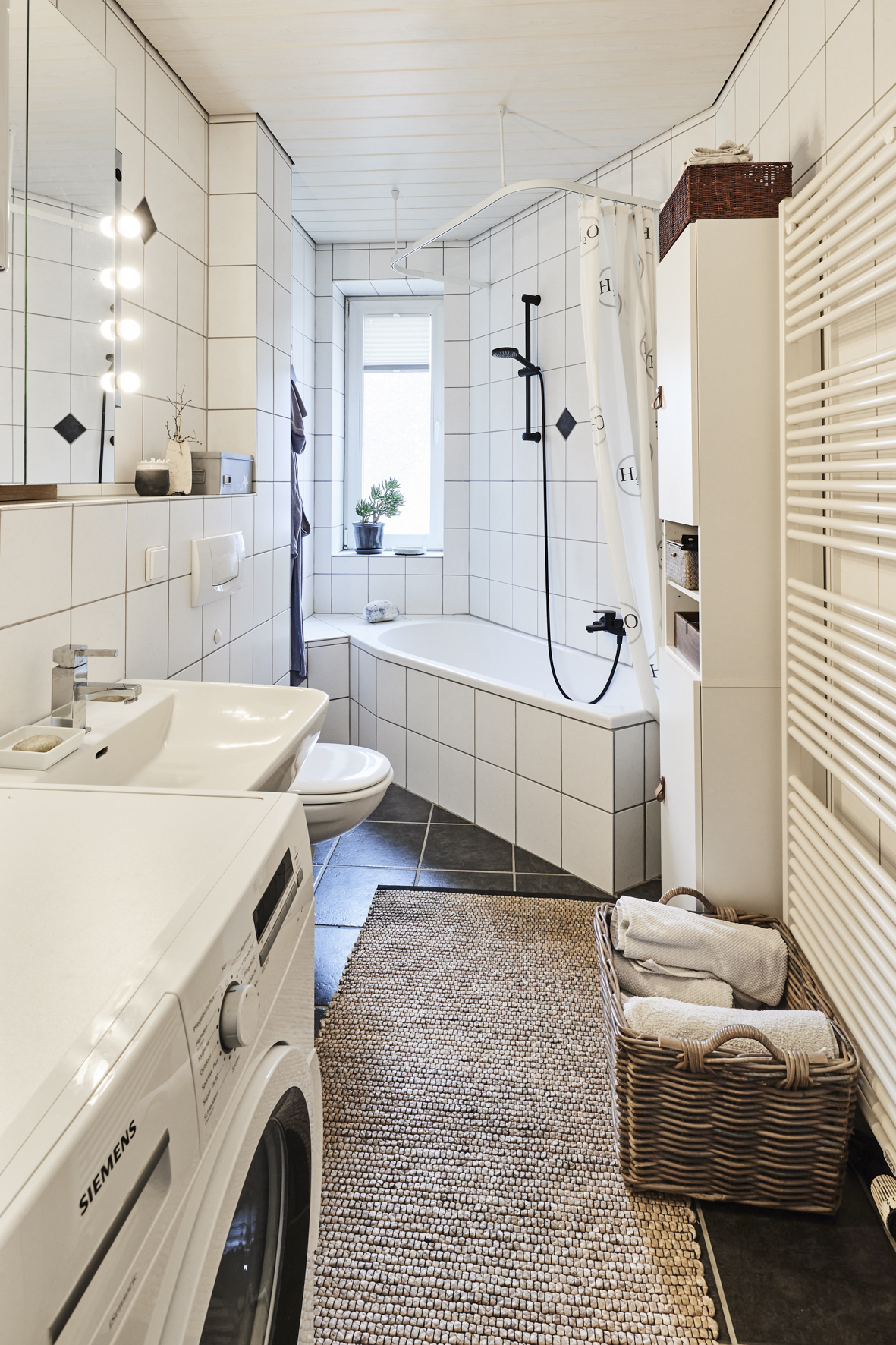 Badezimmer 4.OG - **Verkauft**Exklusive 4-Zimmer-Maisonette Wohnung in der Südstadt am Stephansplatz mit zwei Bädern