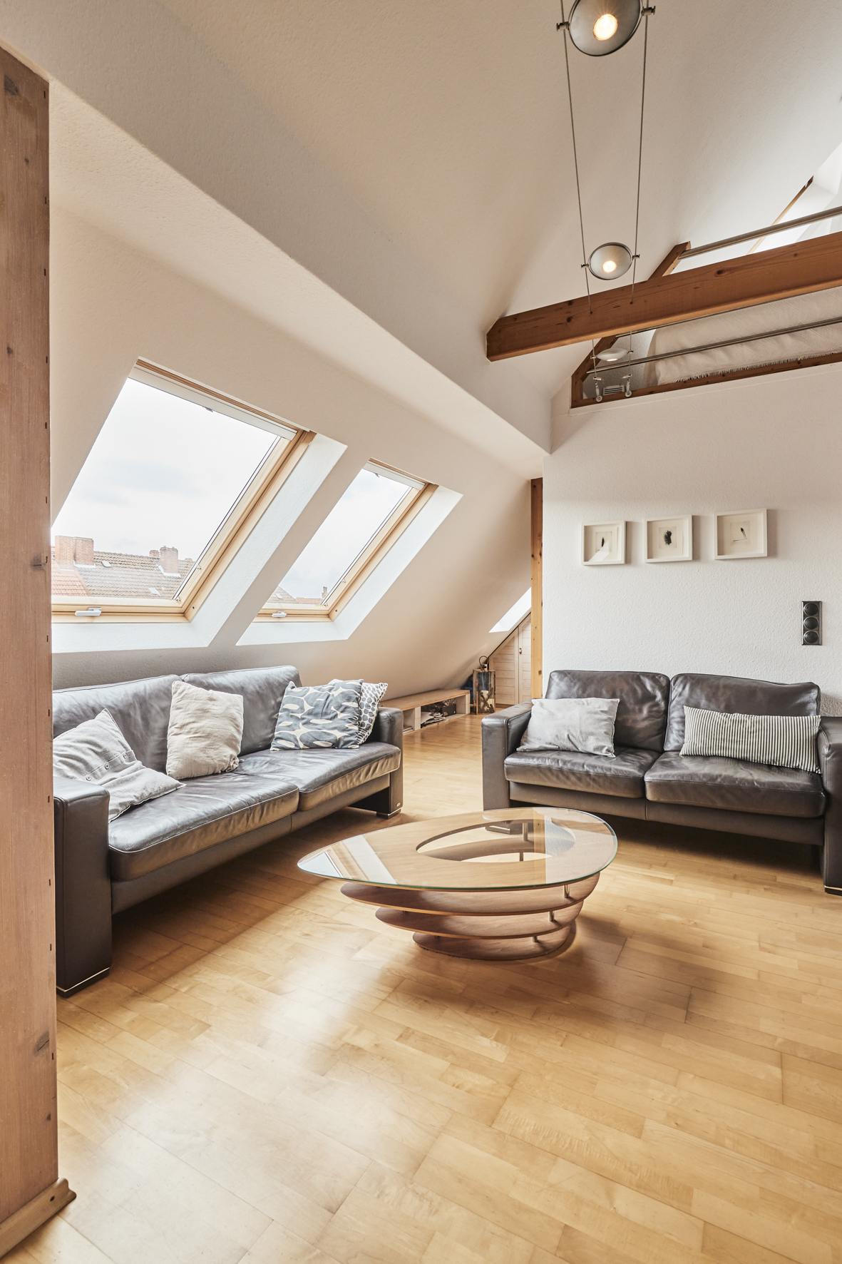 Wohnzimmer_1 - **Verkauft**Exklusive 4-Zimmer-Maisonette Wohnung in der Südstadt am Stephansplatz mit zwei Bädern