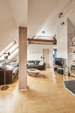 Zugang zum 5.OG - **Verkauft**Exklusive 4-Zimmer-Maisonette Wohnung in der Südstadt am Stephansplatz mit zwei Bädern