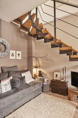 Detail_Treppe - **Verkauft**Exklusive 4-Zimmer-Maisonette Wohnung in der Südstadt am Stephansplatz mit zwei Bädern