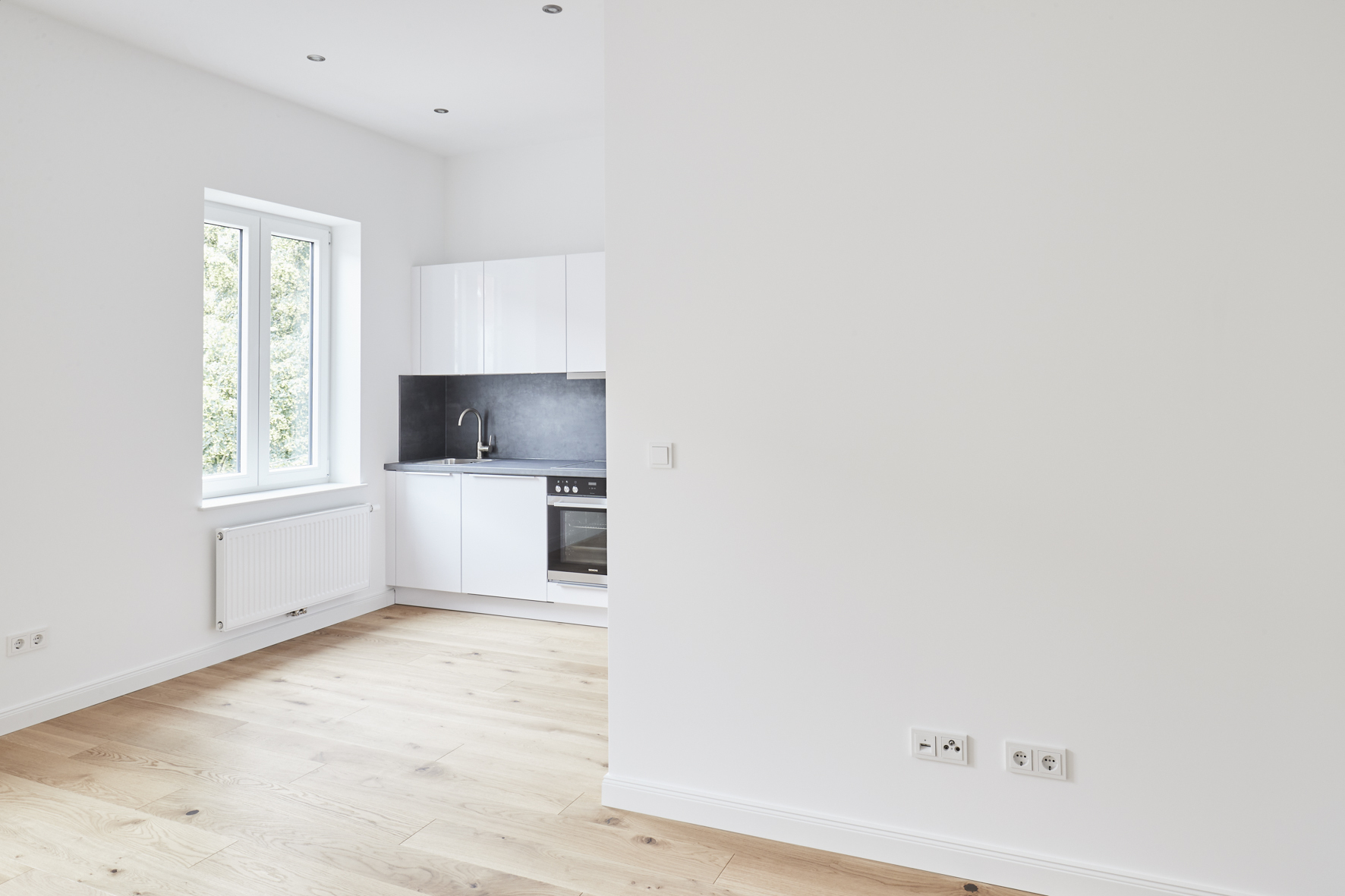 Blick zur Küche - Saniertes 2-Zimmerapartment in Bestlage – Nordstadt Hannover