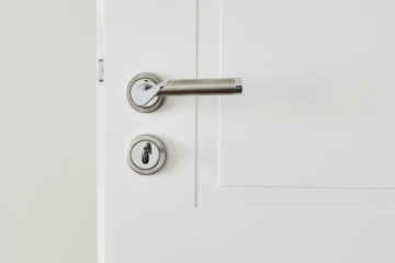 Detail-Tür - 3-Zimmerwohnung mit Südwest Balkon und Einbauküche in Bestlage Hannover Mitte – Ersbezug