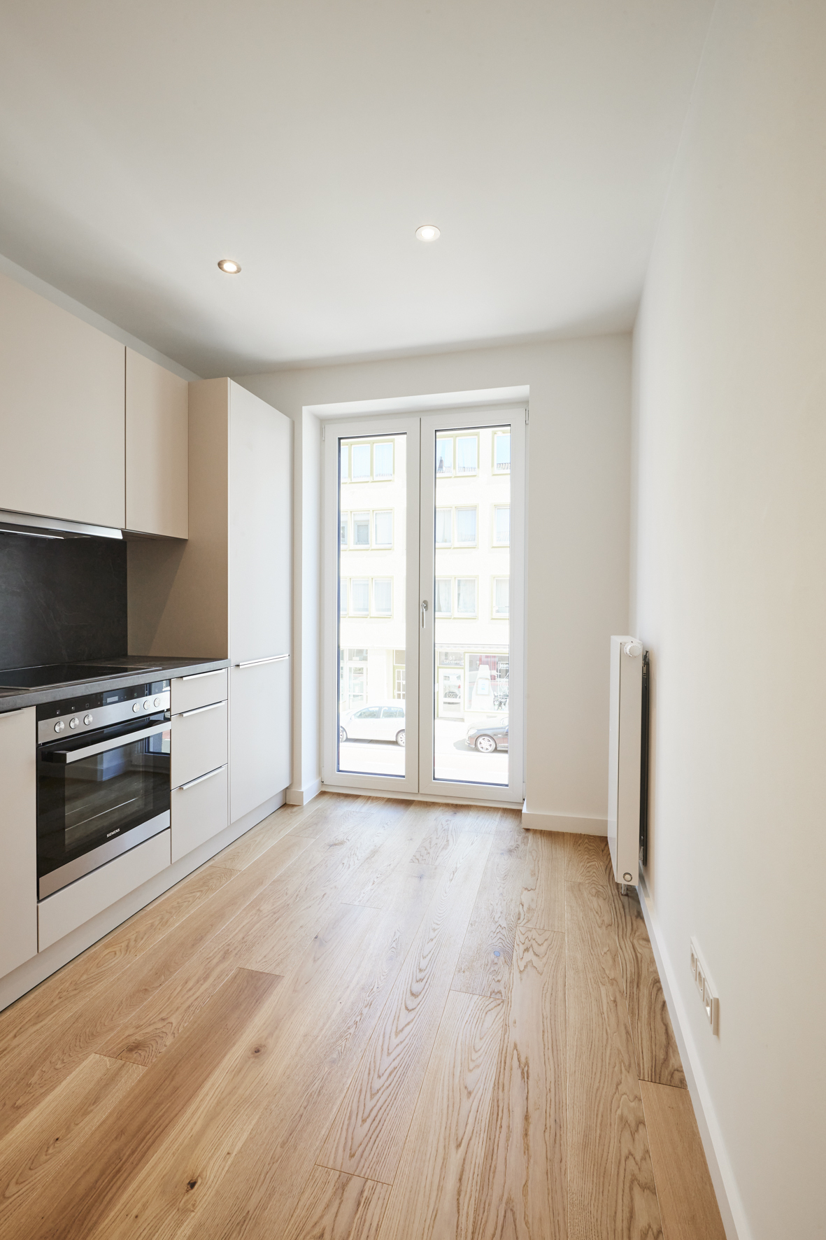 Einbauküche_ - 3-Zimmerwohnung mit Südwest Balkon und Einbauküche in Bestlage Hannover Mitte – Ersbezug