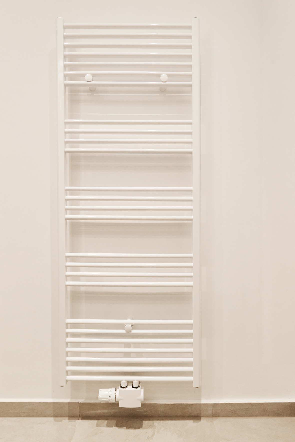 Detail_Badezimmer_1 - 3-Zimmerwohnung mit Südwest Balkon und Einbauküche in Bestlage Hannover Mitte – Ersbezug