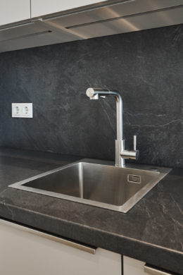 Detail_Küche_ - 3-Zimmerwohnung mit Südwest Balkon und Einbauküche in Bestlage Hannover Mitte – Ersbezug