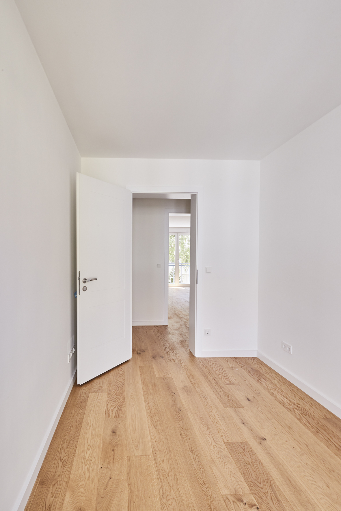 Arbeitszimmer_Kinderzimmer_ - 3-Zimmerwohnung mit Südwest Balkon und Einbauküche in Bestlage Hannover Mitte – Ersbezug