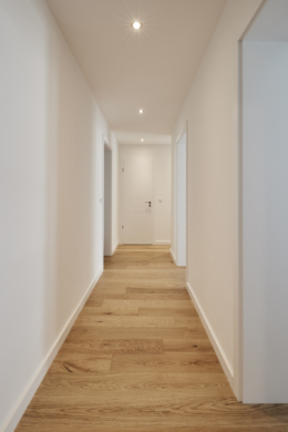 Flur - 3-Zimmerwohnung mit Südwest Balkon und Einbauküche in Bestlage Hannover Mitte – Ersbezug