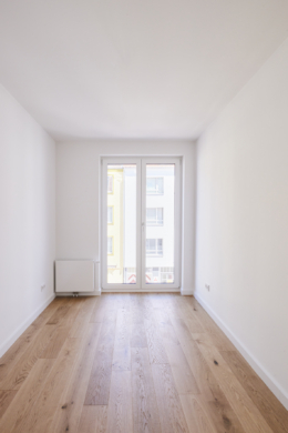 Arbeitszimmer_Kinderzimmer - 3-Zimmerwohnung mit Südwest Balkon und Einbauküche in Bestlage Hannover Mitte – Ersbezug