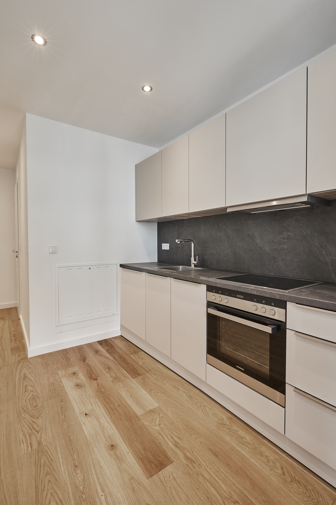 Einbauküche_1 - 3-Zimmerwohnung mit Südwest Balkon und Einbauküche in Bestlage Hannover Mitte – Ersbezug