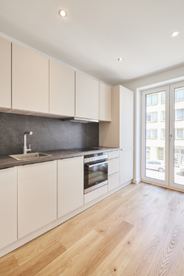 Einbauküche - 3-Zimmerwohnung mit Südwest Balkon und Einbauküche in Bestlage Hannover Mitte – Ersbezug