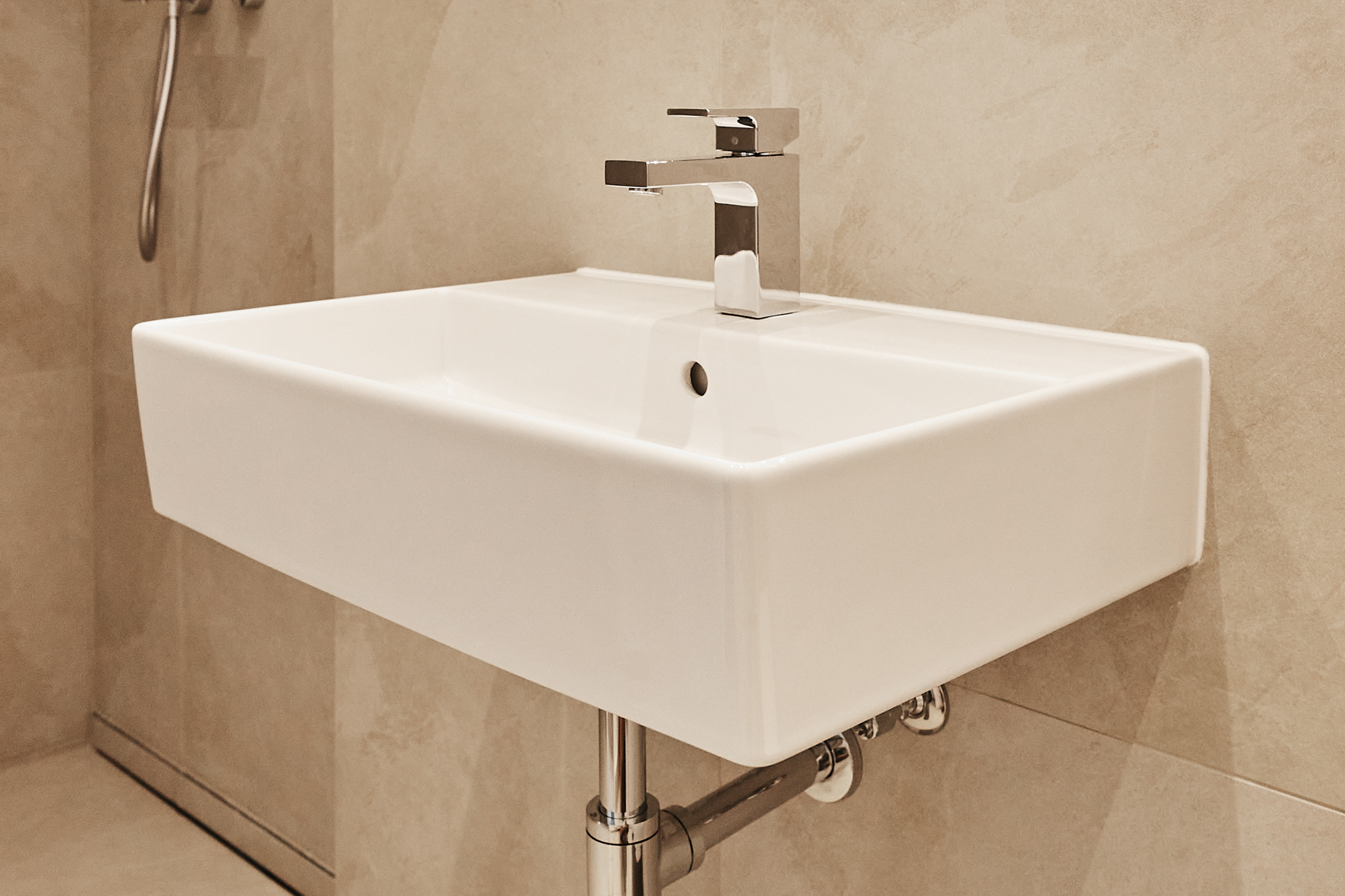 Detail_Badezimmer_ - 3-Zimmerwohnung mit Südwest Balkon und Einbauküche in Bestlage Hannover Mitte – Ersbezug