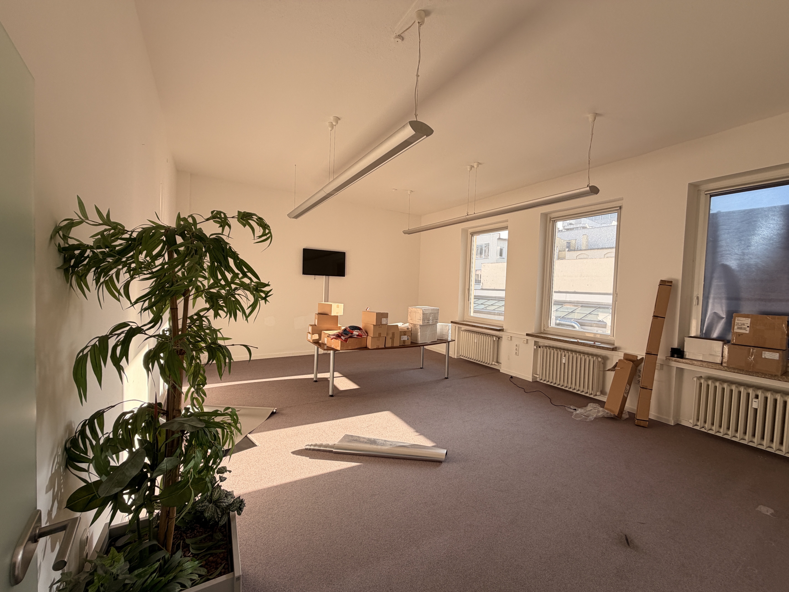 Großer Büroraum - Toplage Hannover Innenstadt: Flexible Büro-/Praxisetage mit ca. 200 m²