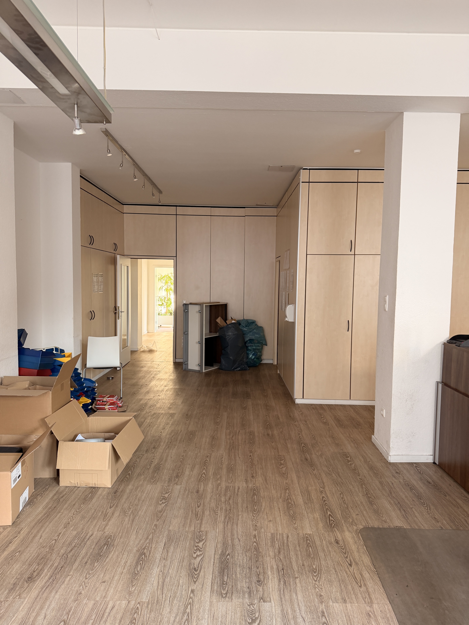 Blick zu den Zimmern - Toplage Hannover Innenstadt: Flexible Büro-/Praxisetage mit ca. 200 m²