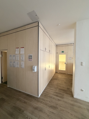 Zugang Gewerbe - Toplage Hannover Innenstadt: Flexible Büro-/Praxisetage mit ca. 200 m²