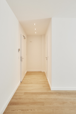 Flur mit Blick zur Tür - **verkauft**Traumhaftes 2-Zimmerapartment mit Balkon und Einbauküche in Bestlage Hannover