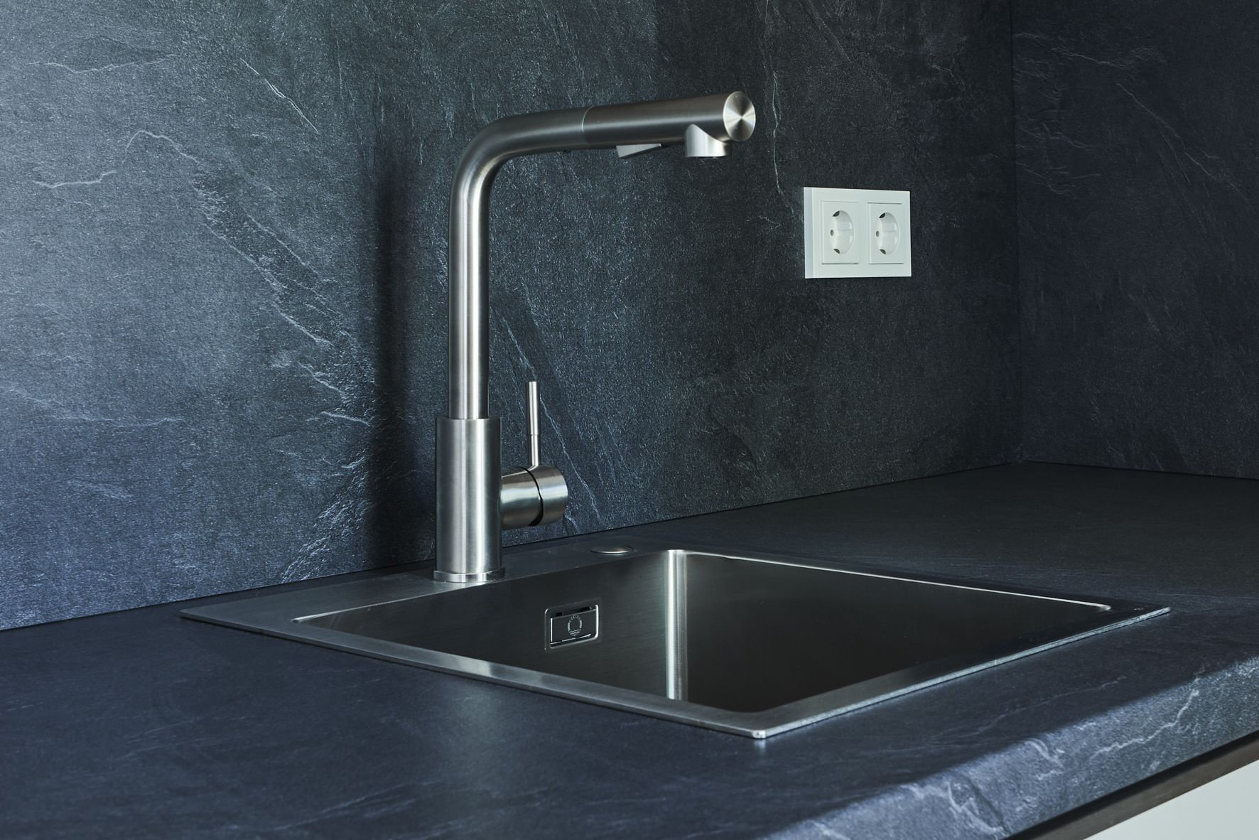 Detail-Einbauküche_ - **verkauft**Traumhaftes 2-Zimmerapartment mit Balkon und Einbauküche in Bestlage Hannover