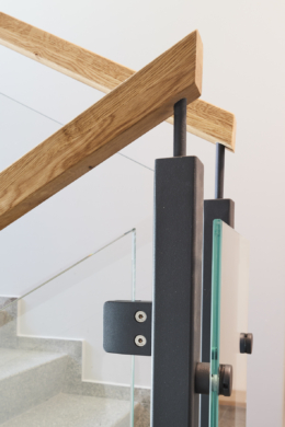 Detail-Echtholzgeländer - **verkauft**Traumhaftes 2-Zimmerapartment mit Balkon und Einbauküche in Bestlage Hannover