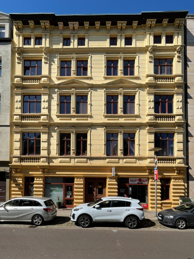 Hausansicht - **VERKAUFT** Begehrtes Mehrfamilienhaus in Magdeburg mit Zentralheizung