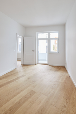 Zimmer mit Zugang zum Balkon - 2-Zimmer mit Balkon und großer Einbauküche in der Nordstadt