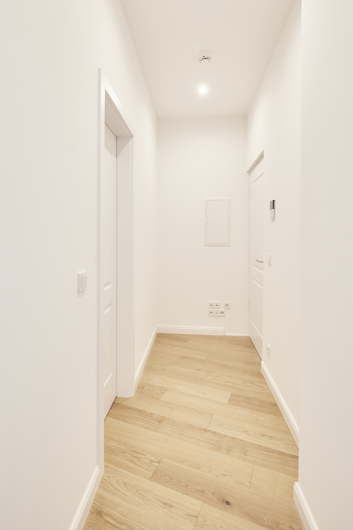 Flur Erdgeschoss - 2-Zimmer mit Balkon und großer Einbauküche in der Nordstadt