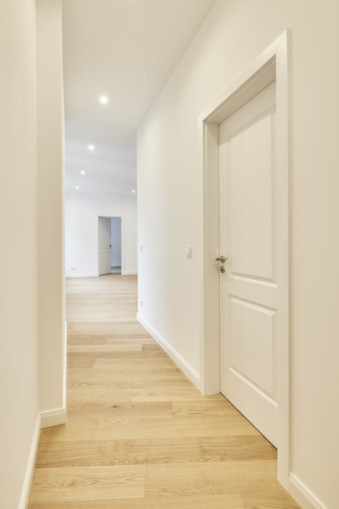 Blick auf den Flur - 2-Zimmer mit Balkon und großer Einbauküche in der Nordstadt