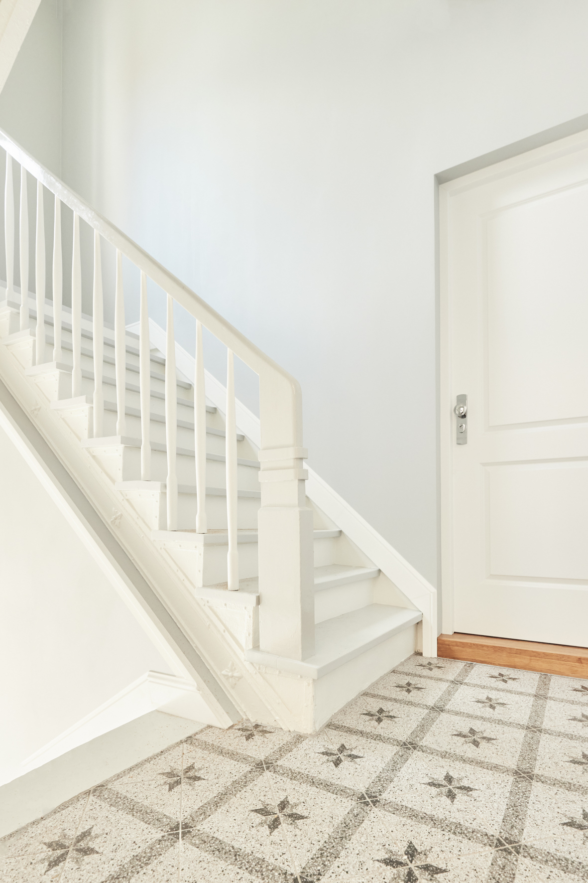 Detail Treppe - 2-Zimmer mit Balkon und großer Einbauküche in der Nordstadt