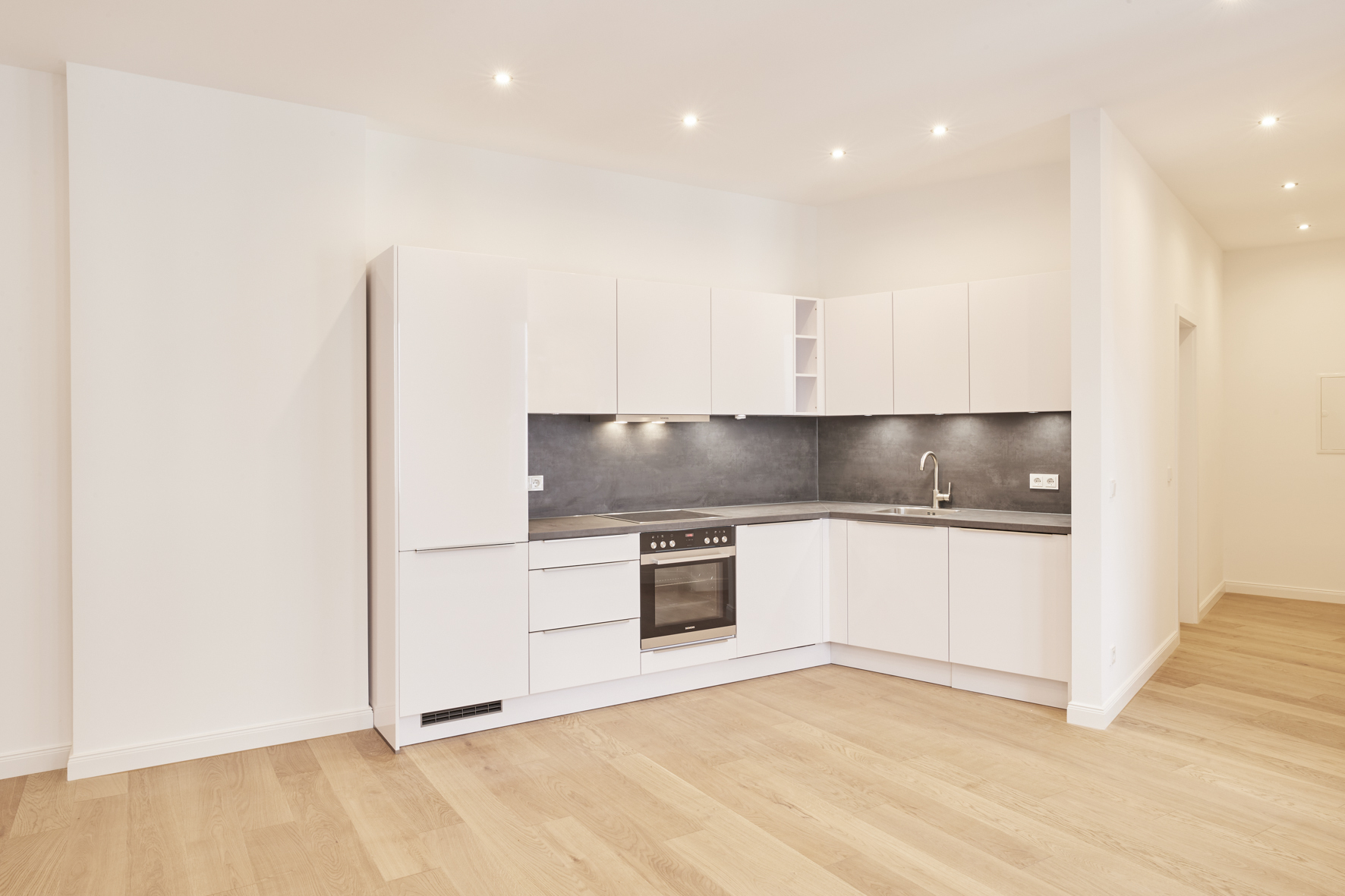 Küche, - 2-Zimmer mit Balkon und großer Einbauküche in der Nordstadt