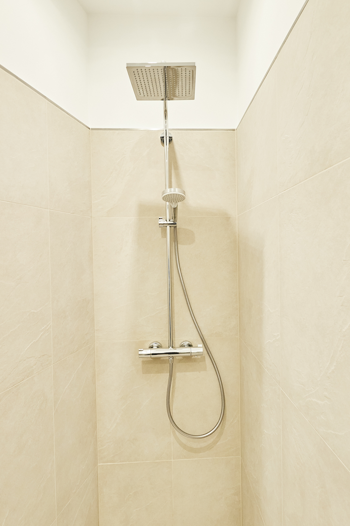 Detail Dusche - 2-Zimmer mit Balkon und großer Einbauküche in der Nordstadt