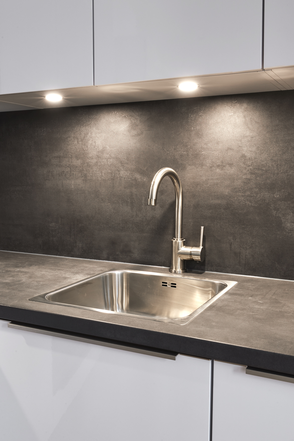 Detail Küche - 2-Zimmer mit Balkon und großer Einbauküche in der Nordstadt