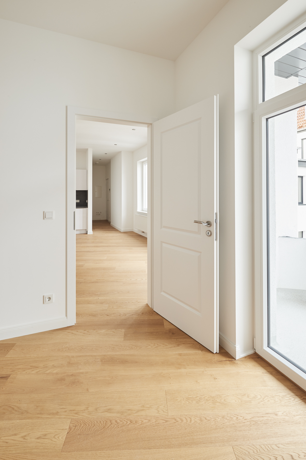 Zimmer mit Aussicht zur Küche - 2-Zimmer mit Balkon und großer Einbauküche in der Nordstadt