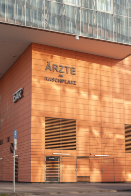 Umgebung _ Ärzte - Vollsanierte 3-Zimmerwohnung mit großem Bad und HWR