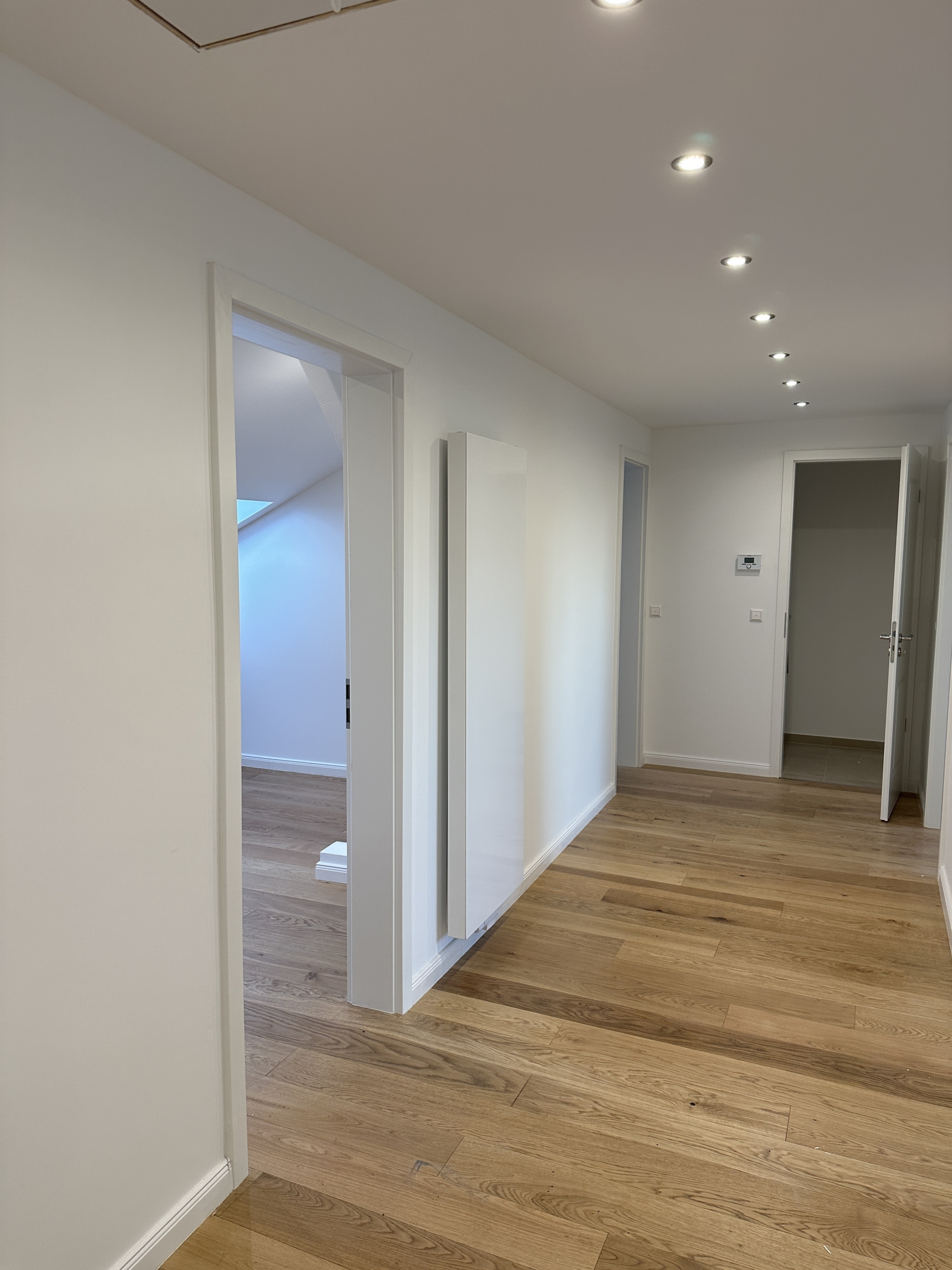 Flur - Vollsanierte 3-Zimmerwohnung mit großem Bad und HWR