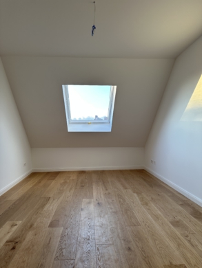 Zimmer 1 - Vollsanierte 3-Zimmerwohnung mit großem Bad und HWR