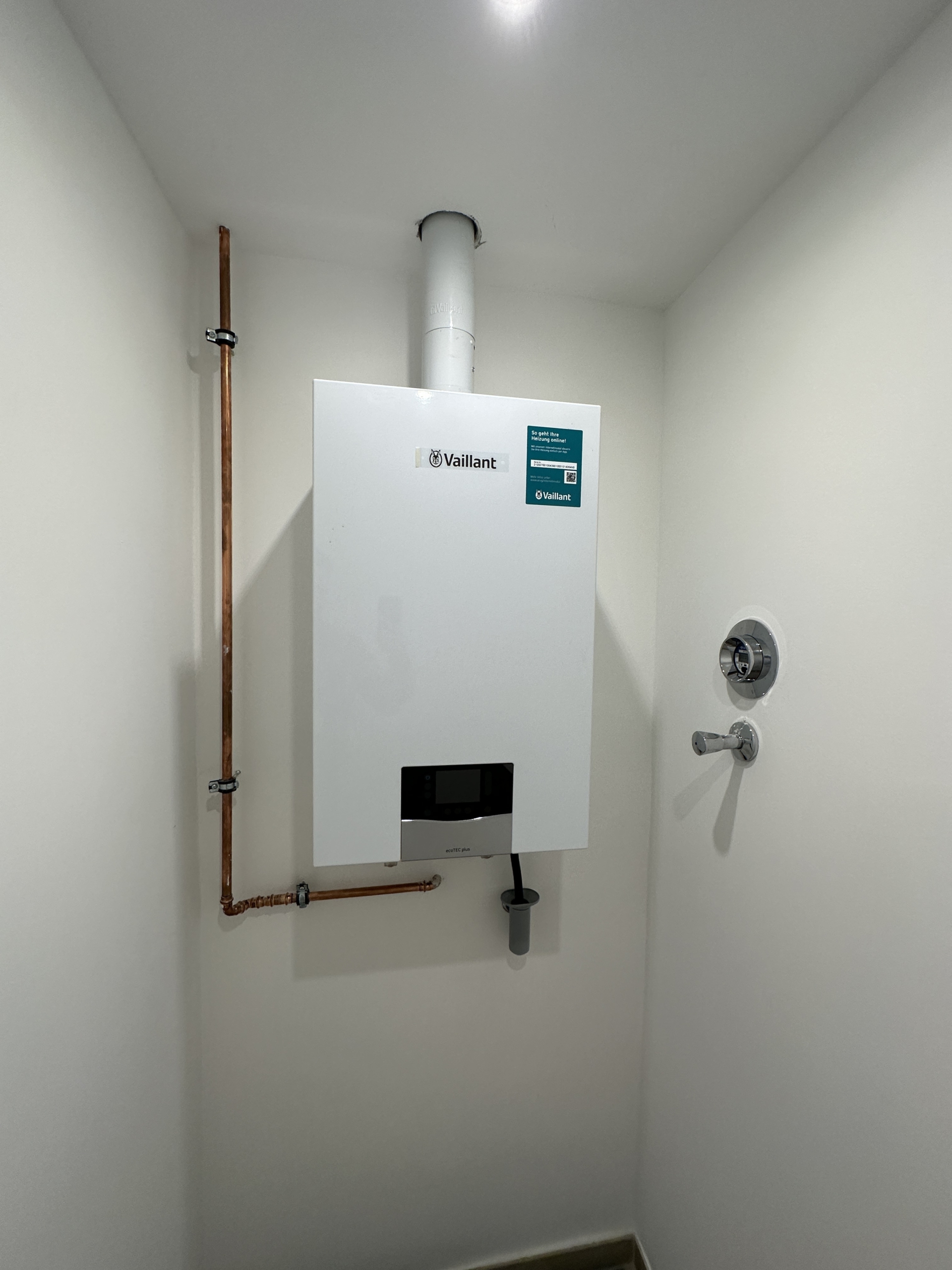 Heizung Neu - Vollsanierte 3-Zimmerwohnung mit großem Bad und HWR