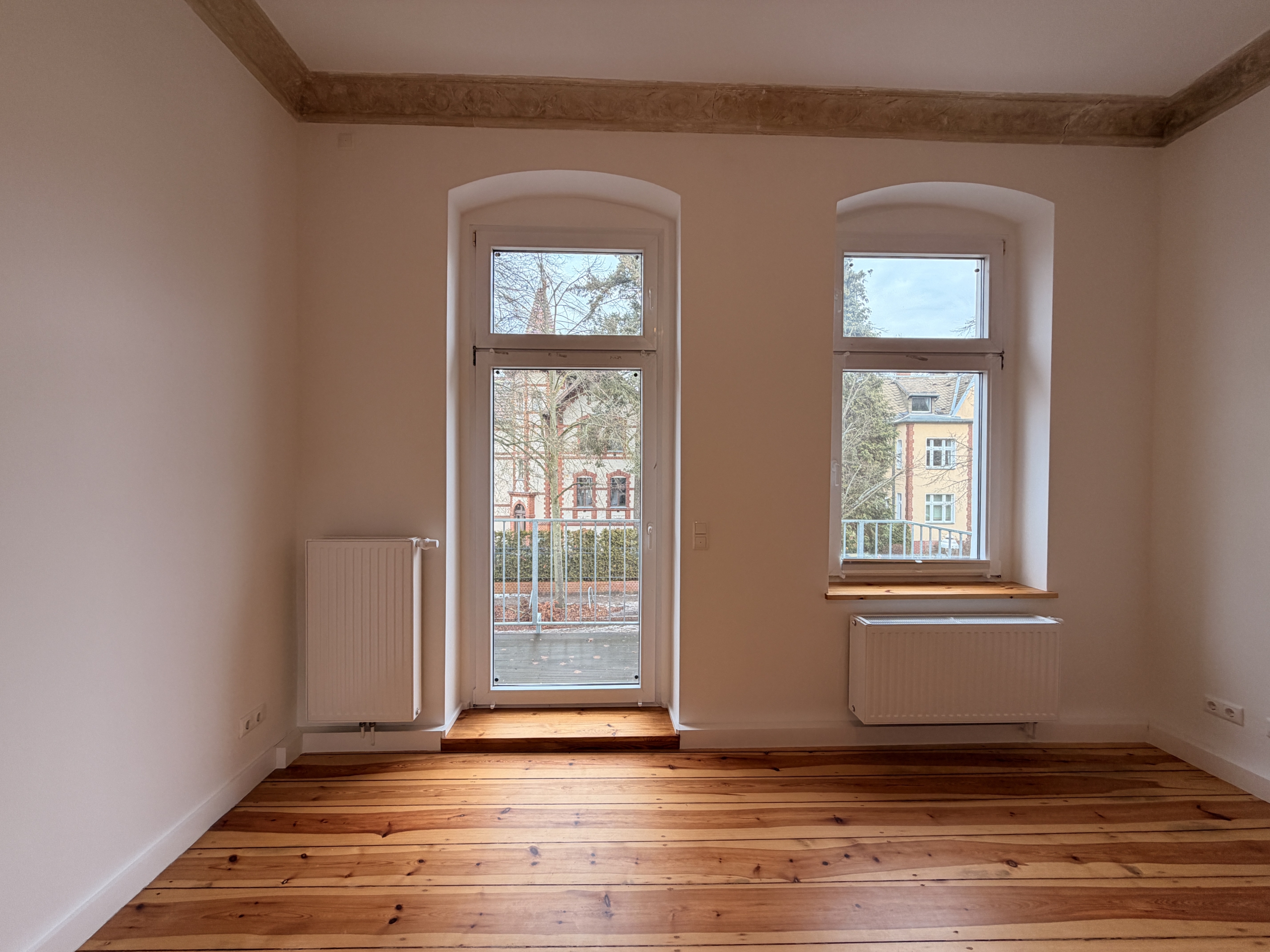 Zimmer 3 Balkonzugang - 4 Zimmerwohnung zum Erstbezug nach Sanierung – Altbaucharme trifft modernen Wohnkomfort mit Balkon